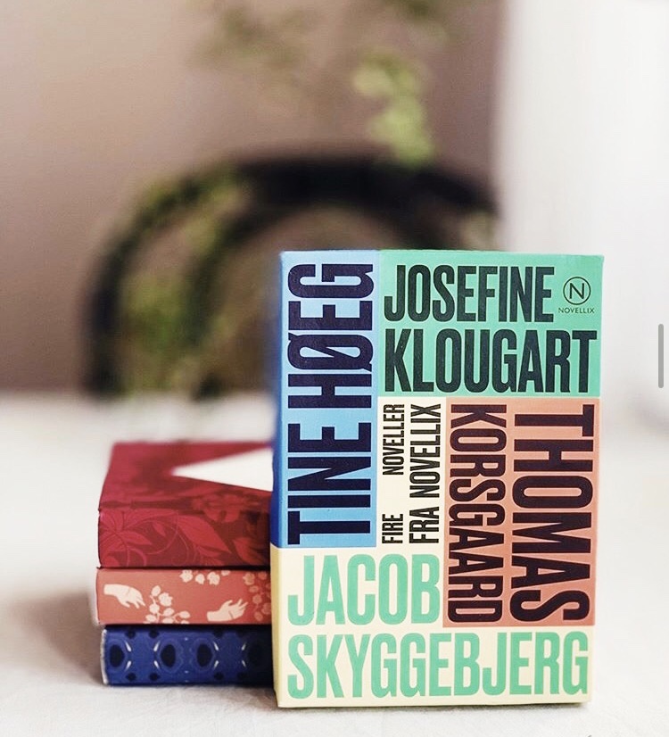 Novelleboks fra Novellix med novellerne 'Det var jo dengang' af Thomas Korsgaard, 'Røvhul' af Jacob Skyggebjerg, 'Det ophøjede' af Josefine Klougart og 'Hej Sol Fuck Love' af Tine Høeg